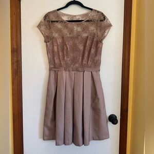 Taylor Lace Bodice Fit & Flare Dress Taupe Cap Sleeve Size 10